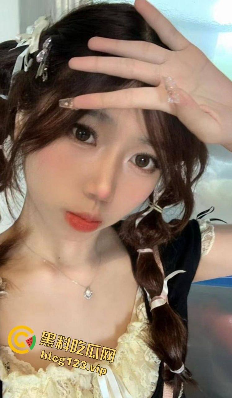 极品双马尾学生妹【欢欢】,甜美萝莉风格私下大反差!COS扮装直播裸舞让人把持不住!-19