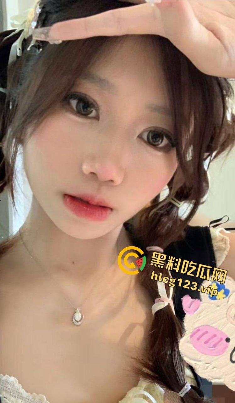 极品双马尾学生妹【欢欢】,甜美萝莉风格私下大反差!COS扮装直播裸舞让人把持不住!-22