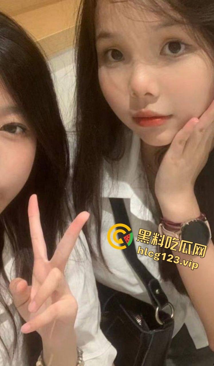 极品双马尾学生妹【欢欢】,甜美萝莉风格私下大反差!COS扮装直播裸舞让人把持不住!-32