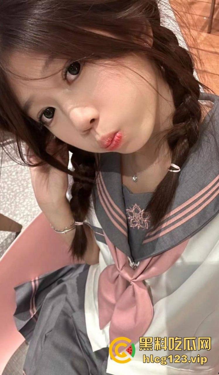 极品双马尾学生妹【欢欢】,甜美萝莉风格私下大反差!COS扮装直播裸舞让人把持不住!-38