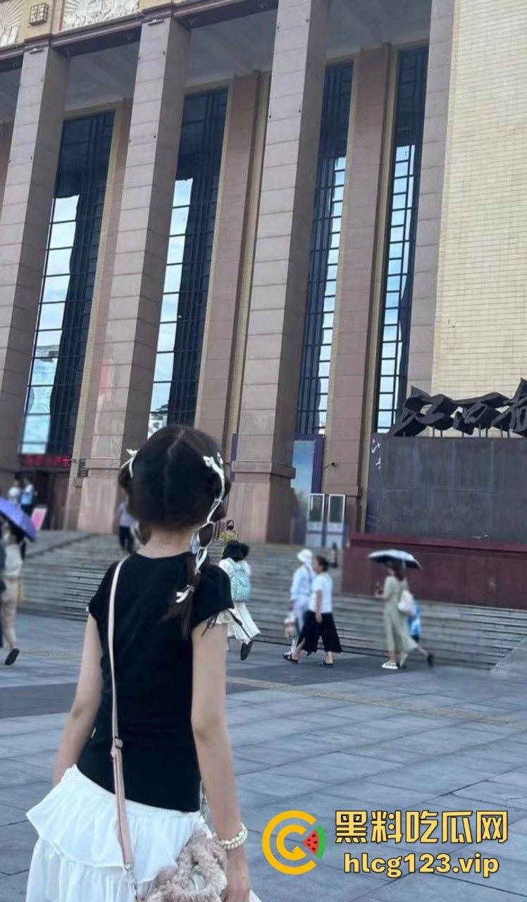 极品双马尾学生妹【欢欢】,甜美萝莉风格私下大反差!COS扮装直播裸舞让人把持不住!-40