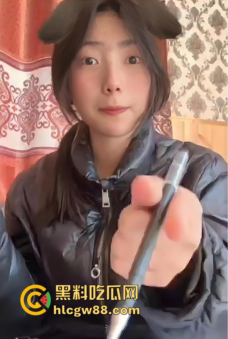 抖音撩骚西藏嫩妹【德西】发裸照勾引瓜友 有男友后遭瓜友威胁 厕所偷偷裸聊自慰!-14