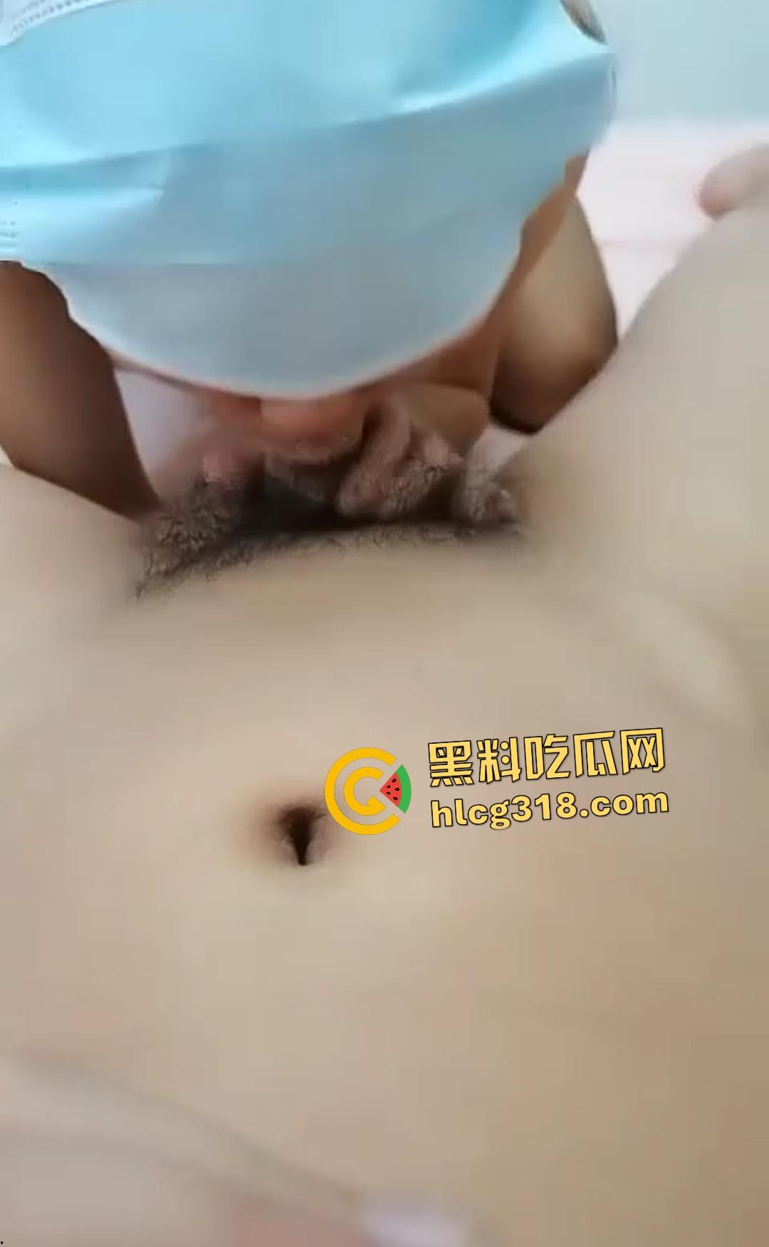 妈妈勾引儿子乱伦!开档肉丝女上位狂磨,儿子软鸡巴好不容易硬起来就秒射!-4